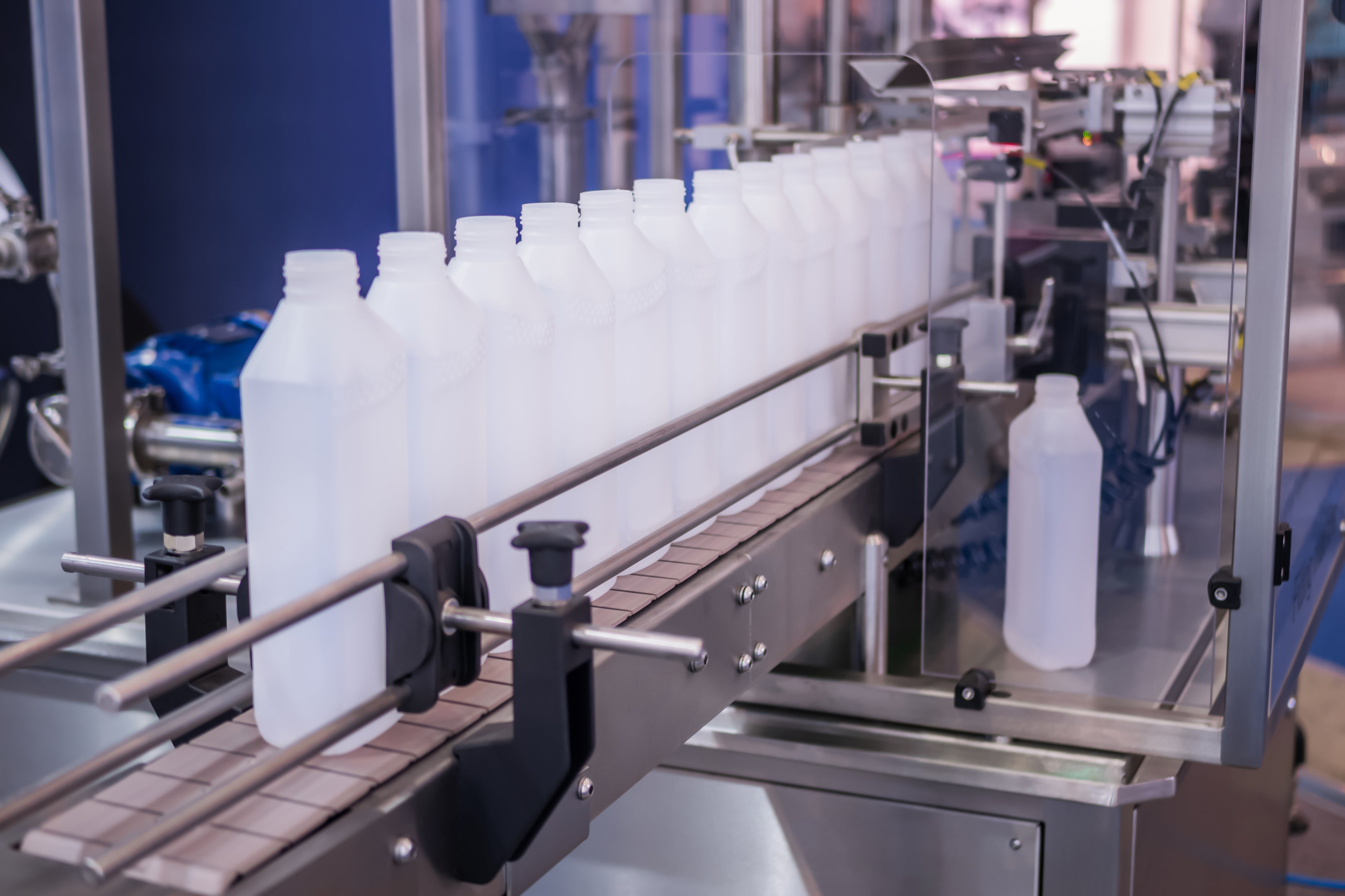 Private label productie van professionele reinigingsproducten bij DCP Chemicals