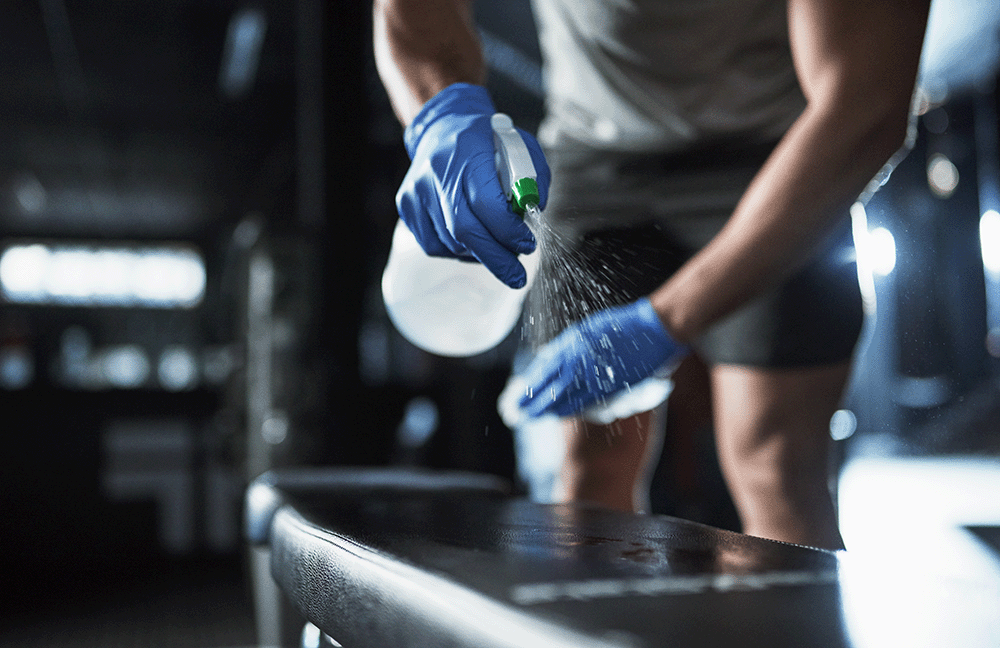Professionele reiniging van fitnessapparatuur en trainingsmateriaal