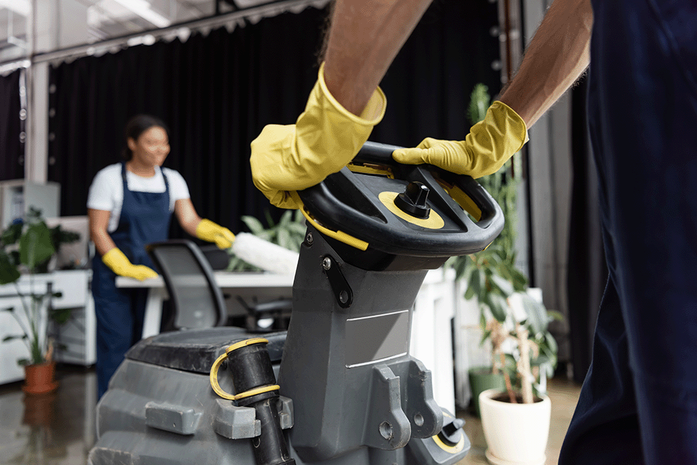 Demonstratie van een professionele schoonmaakmachine op locatie