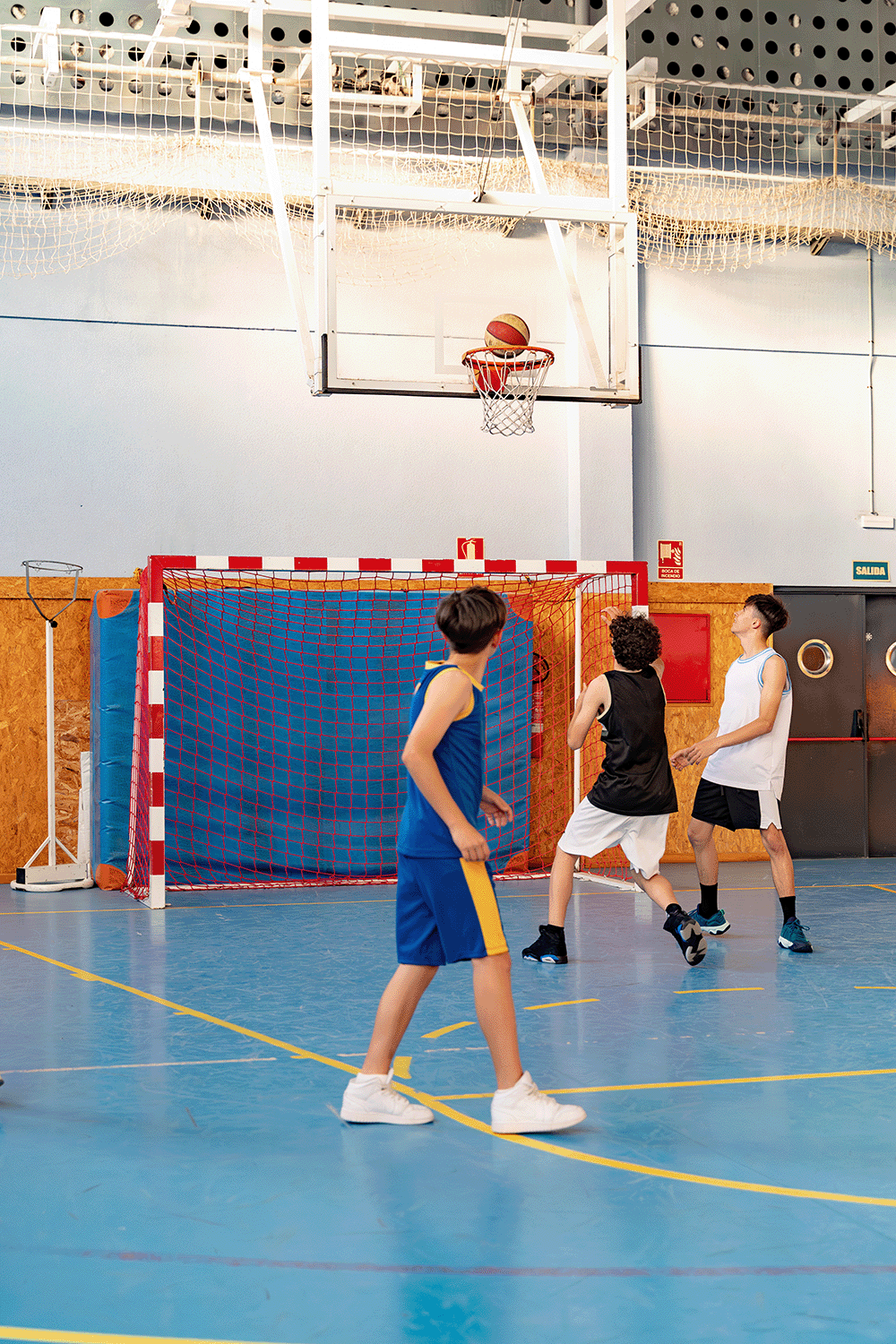 Professionele reiniging van sportvloeren in sporthallen en fitnesscentra